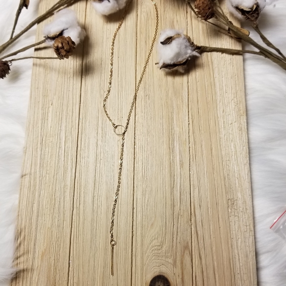 Super Pretty Bar and Circle necklace in GOLD - Picture 3 of 6